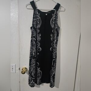 Medium Elegant Black and White Sleeveless Dress